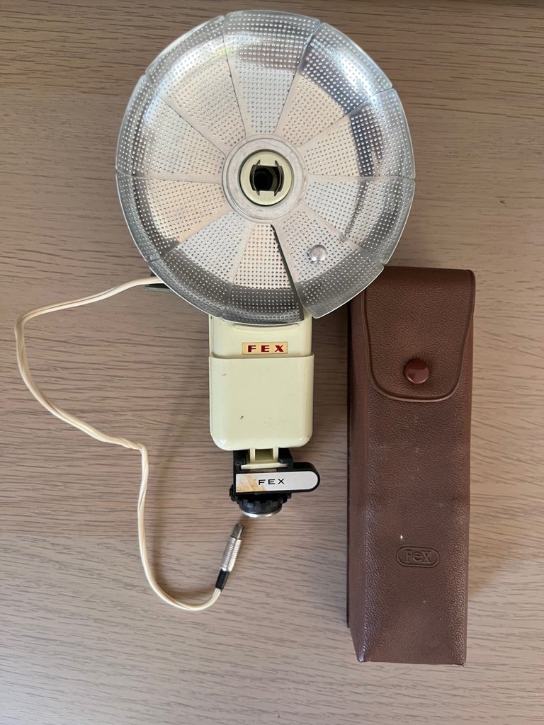 Flash photo LuciFex des années 1955 avec étui d’origine (FEX)