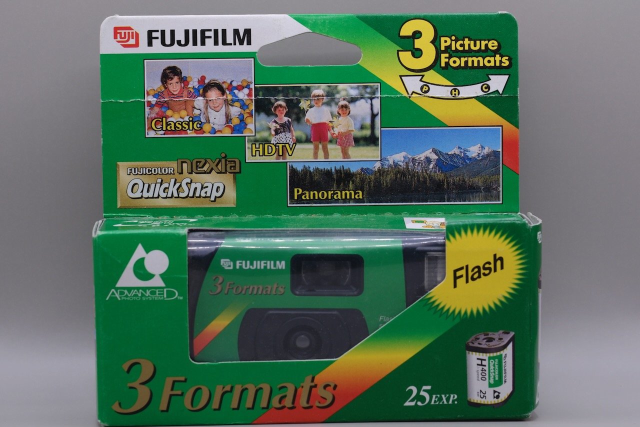 Découvrez le Fujifilm QuickSnap Nexia : Un retour en 2003 !